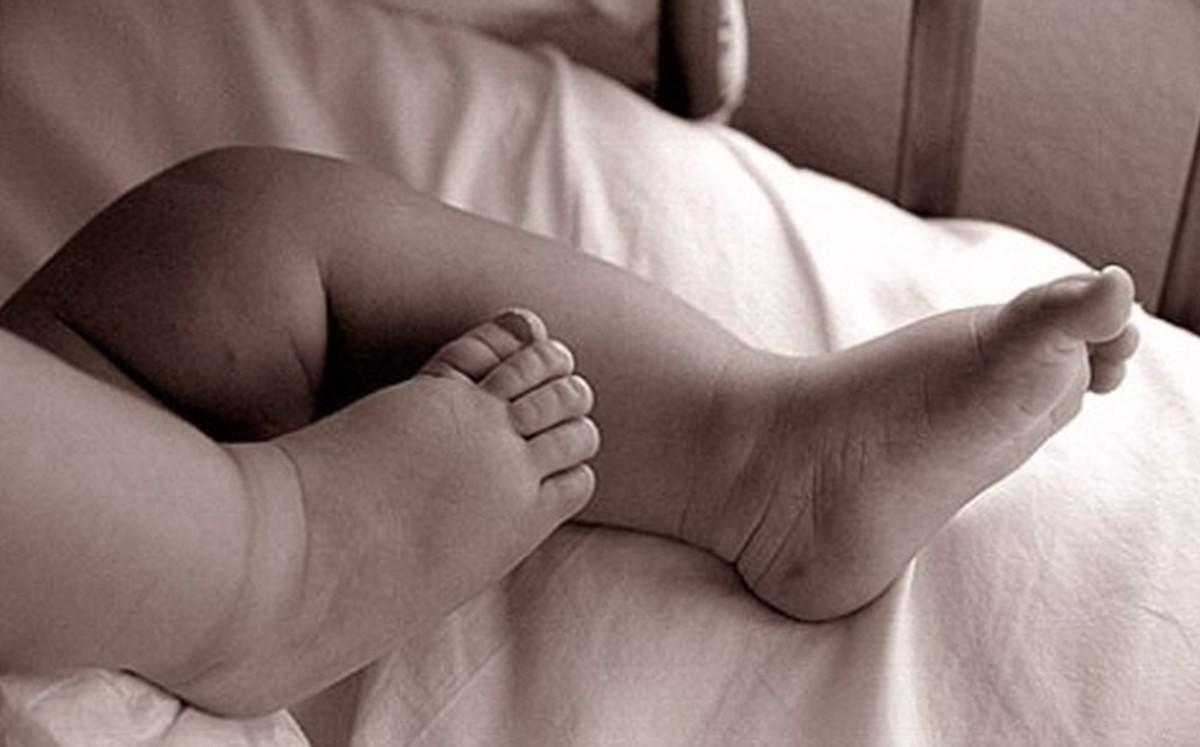 Bebé queda huérfano tras sobrevivir a choque donde murieron sus padres; nadie lo ha reclamado
