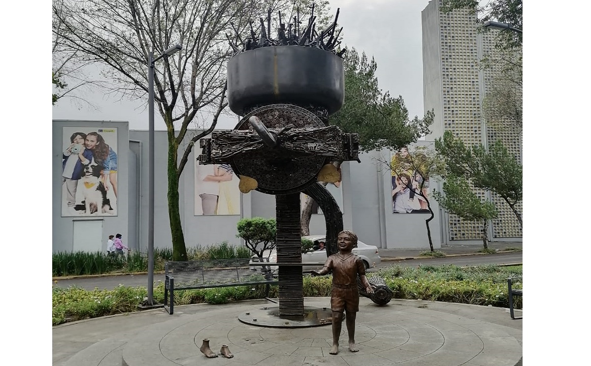 Rinden homenaje a Fundidora con escultura del Salón de la Fama