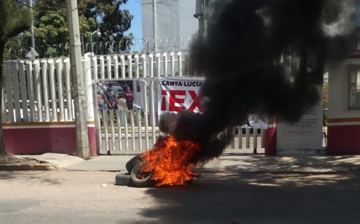 Encañonan escoltas de delegada del Bienestar en Oaxaca a edil de Santa Lucía del Camino por exigir vacunas