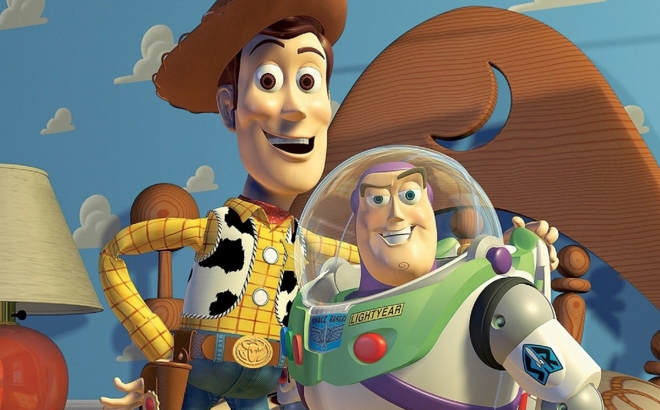 Conductor de camión recrea icónica escena de 'Toy Story'; causa furor en redes