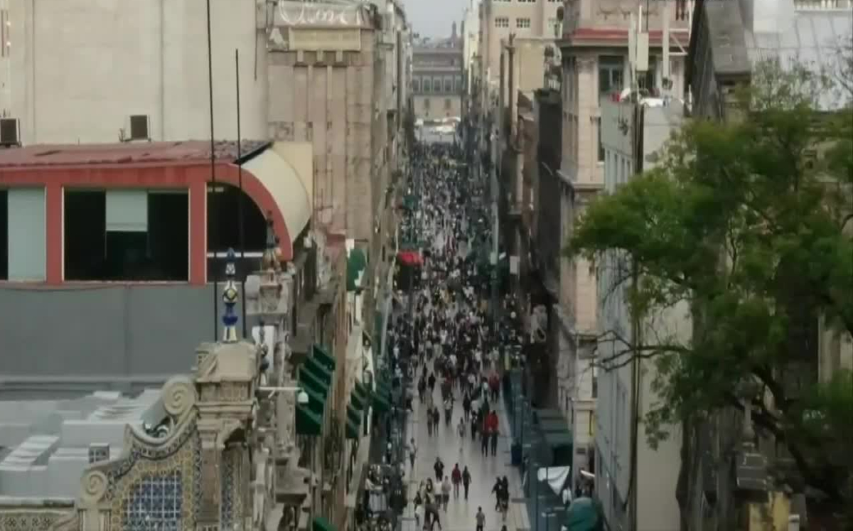 Capitalinos relajan medidas preventivas y se vuelcan a las calles