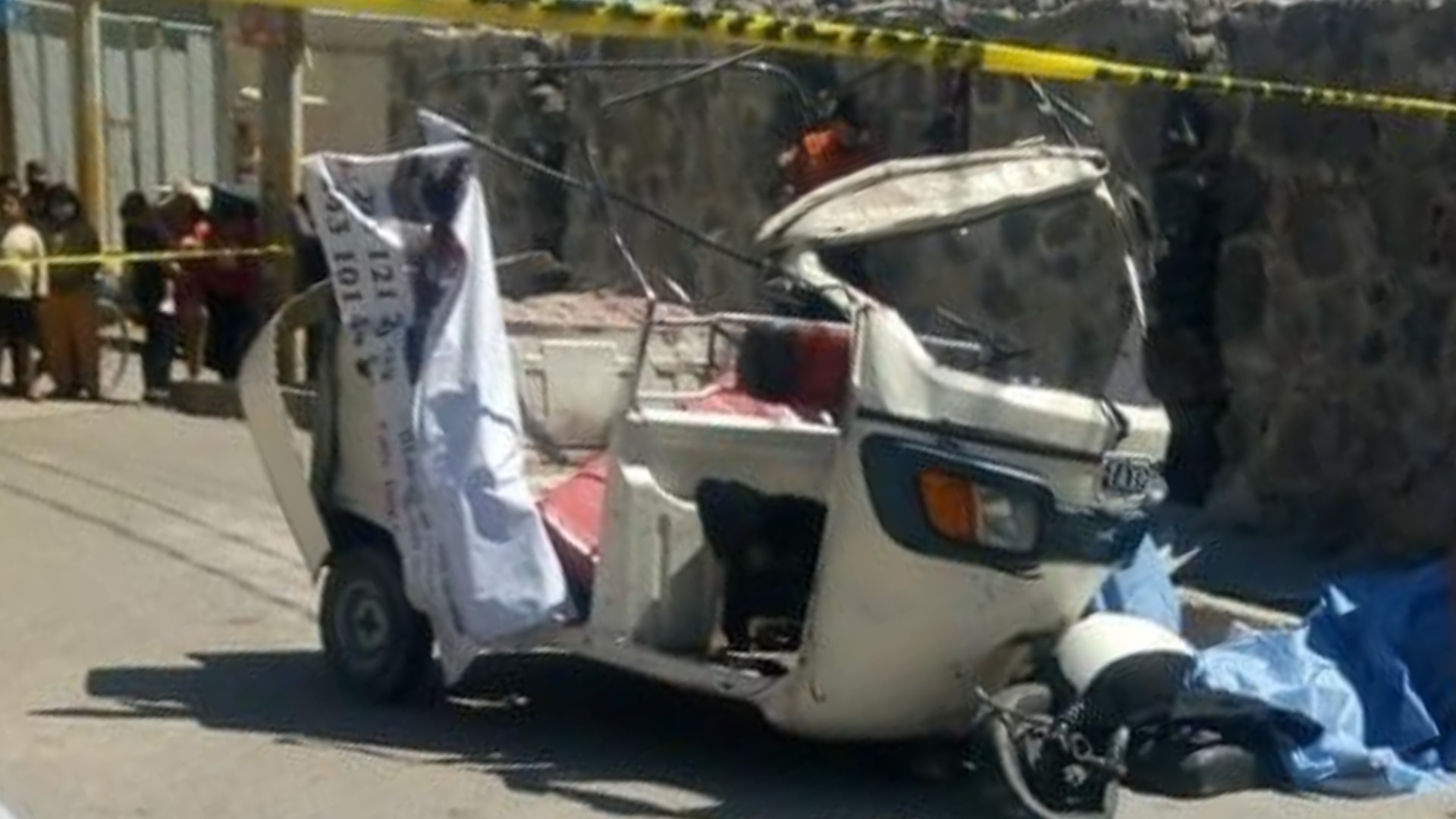 Tres personas mueren tras accidentarse en mototaxi en La Resurrección