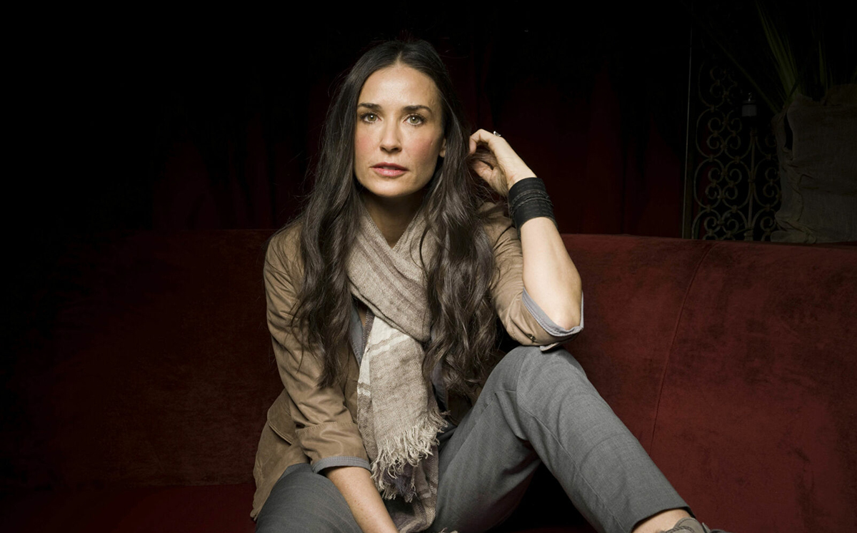 Subastan caricatura de Demi Moore embarazada, en casi 100 mdp