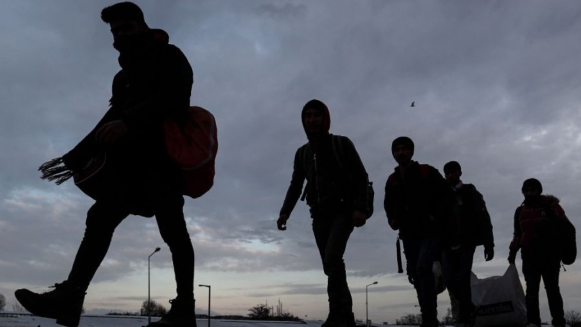 Ubican en Acajete a 48 migrantes centroamericanos que viajaban dentro de tráiler