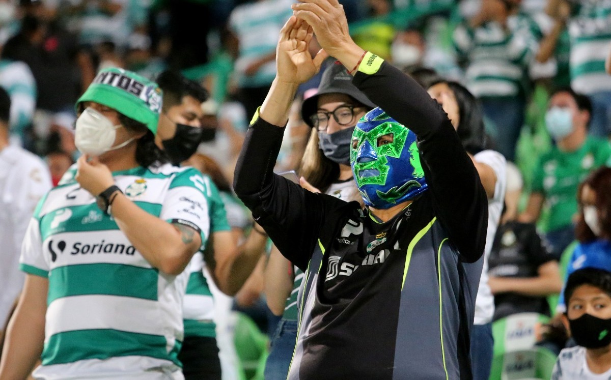 Afición le responde a Santos Laguna