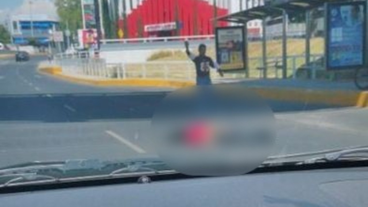 Mujer se lanza desde el puente 485 en Vía Atlixcáyotl