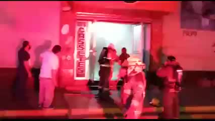 Se incendia restaurante en el Mercado Juárez; un joven resulta intoxicado