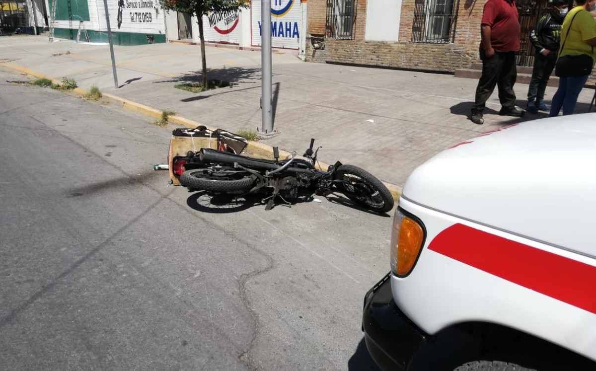 Repartidor de la tercera edad termina en el hospital luego de haber sido arrollado en Torreón