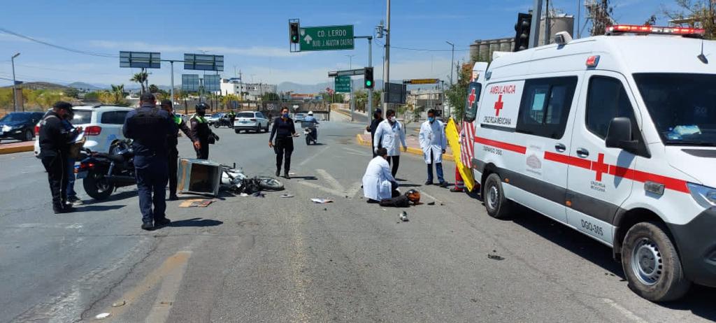 Motociclista resulta lesionado tras ser impactado por un auto en Gómez Palacio