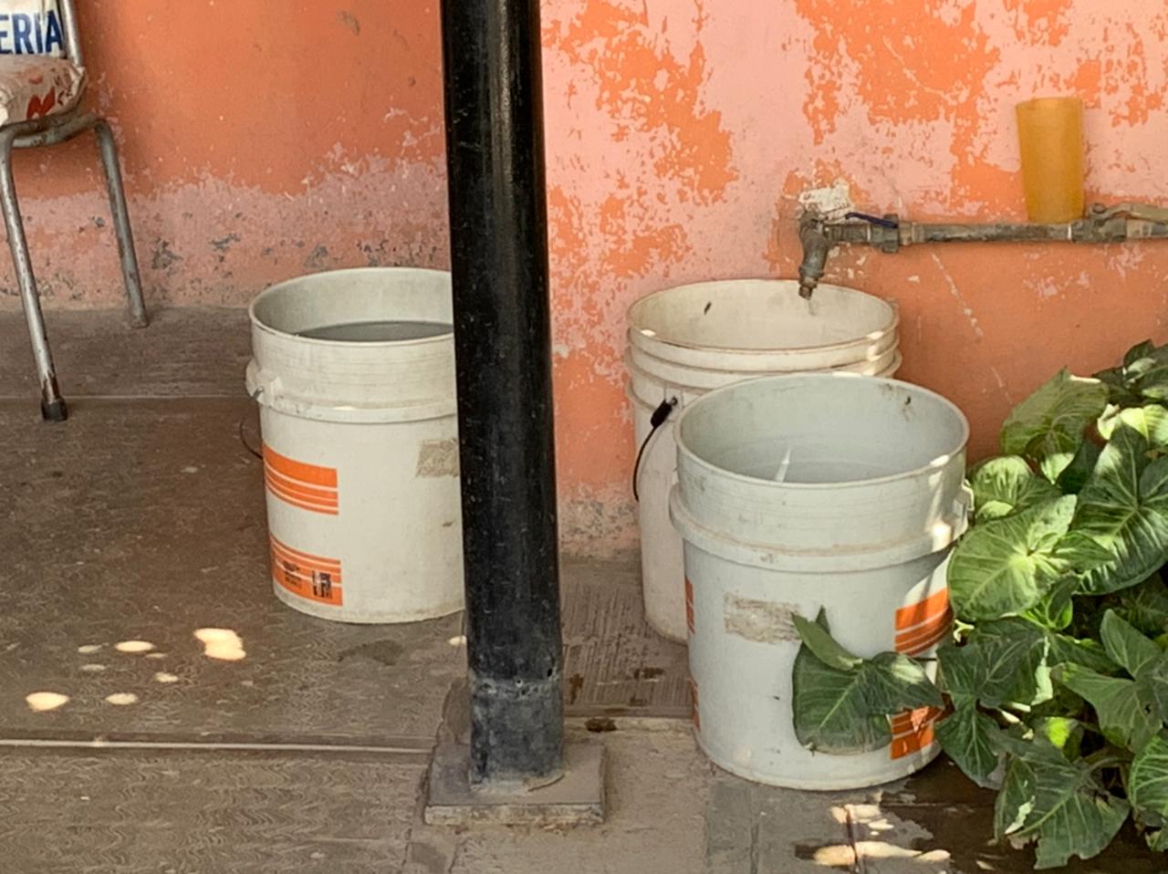 Usuarios piden mejorar presión de agua en el fraccionamiento Fidel Velázquez 1