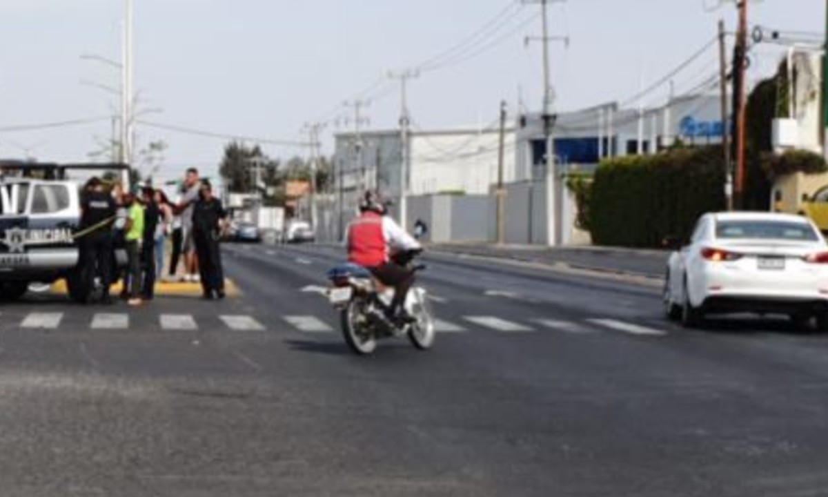 Motociclista muere al instante al impactarse contra camioneta