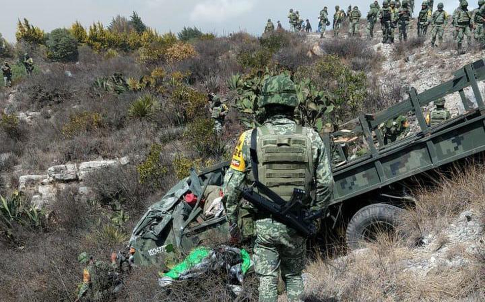 Tres militares muertos y 20 heridos tras volcadura en la Puebla-Orizaba