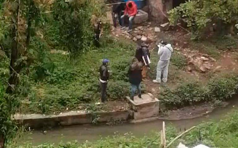Abandonan cadáver de una mujer en un costal y junto a un río de Xicotepec