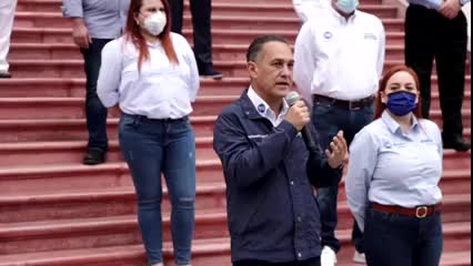 Firma Larrazabal compromiso número 37 rumbo a la gubernatura de NL