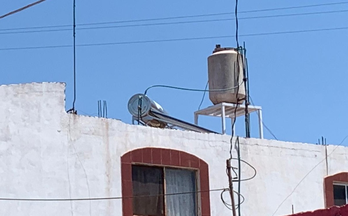 Falta de presión impide abastecimiento de tinacos en el Fraccionamiento La Luz