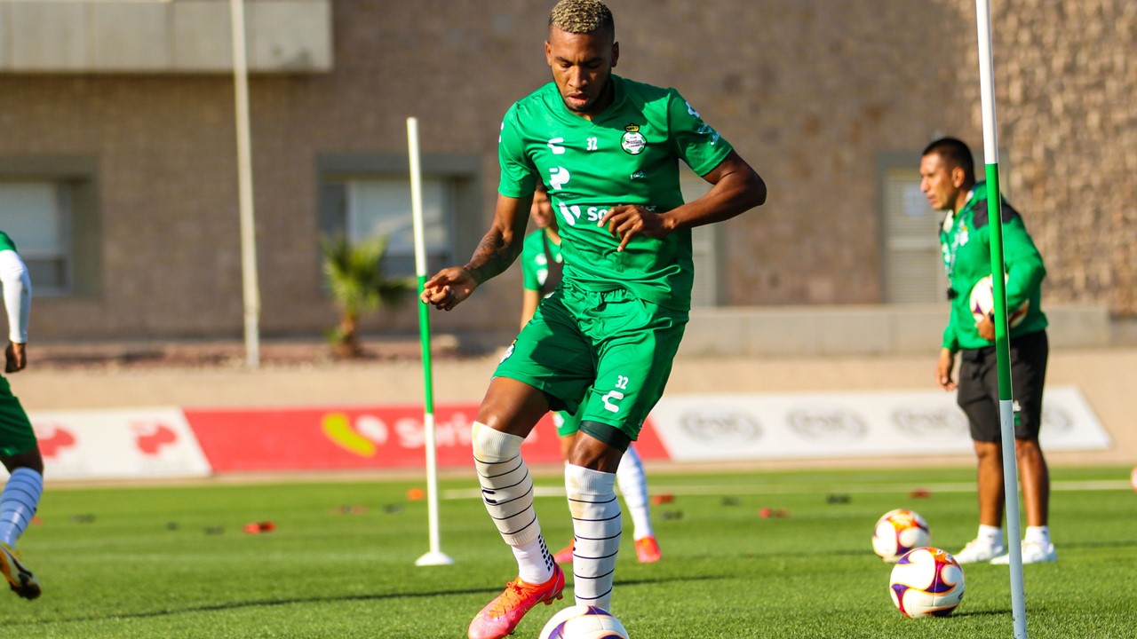Ayrton Preciado regresa a los entrenamientos con el primer equipo