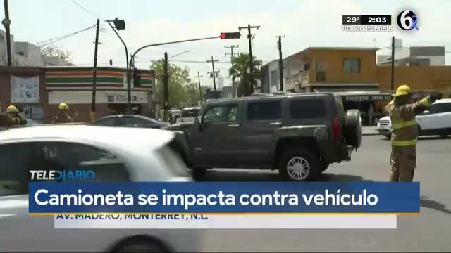 Telediario noticia Camionetas se impactan en el Centro y derriban señalamiento  