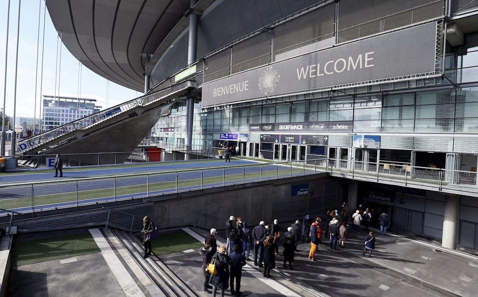 Miles de personas regresan a estadio de Francia... ¡a vacunarse contra Covid-19!