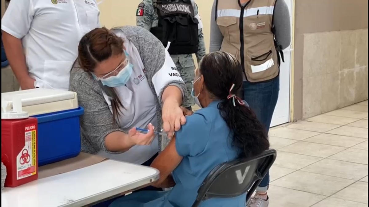 En México, se han aplicado más de 9.6 millones de vacunas anticovid
 
