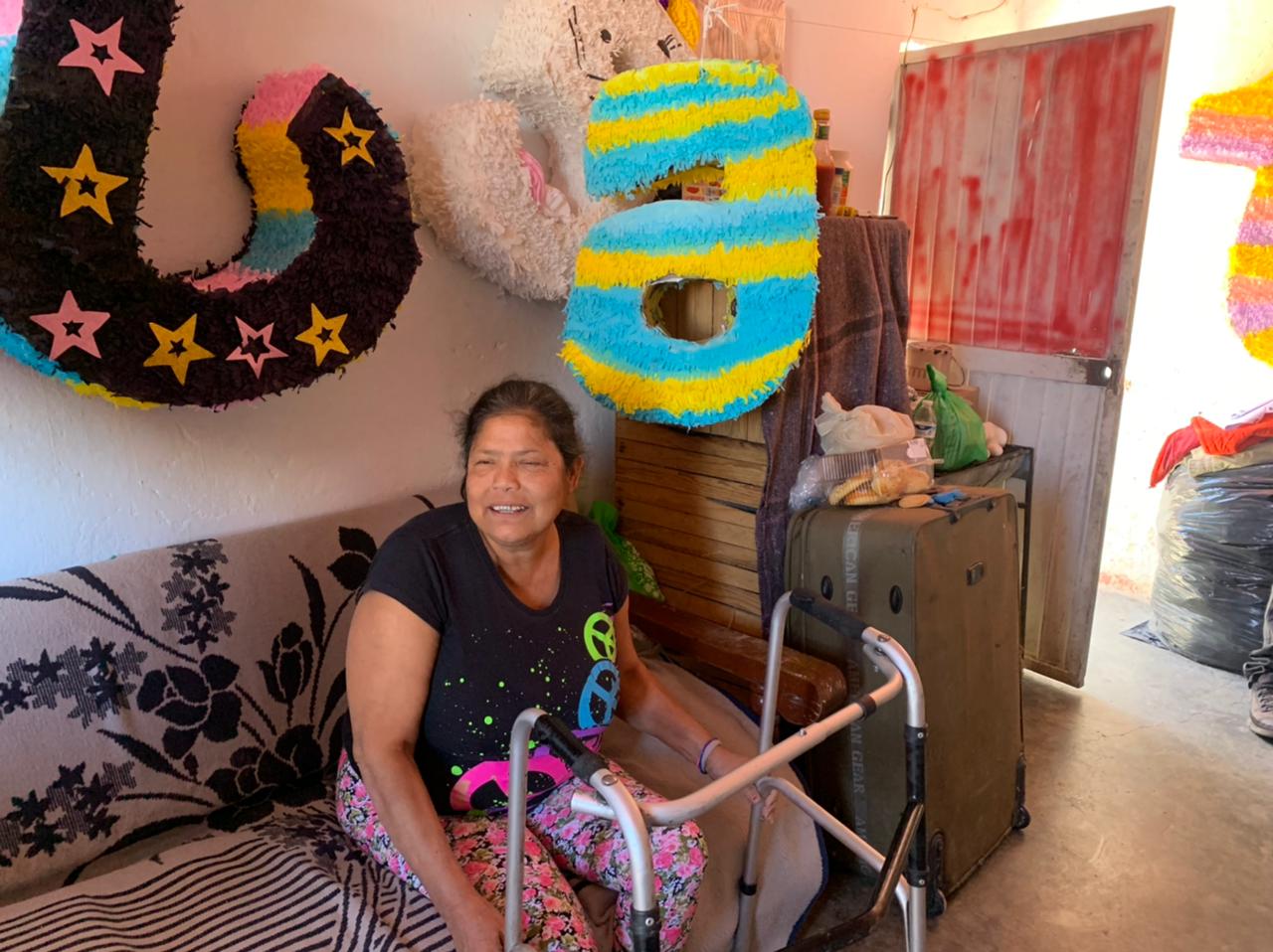 Doña Olí, cambia sus piñatas por mandado