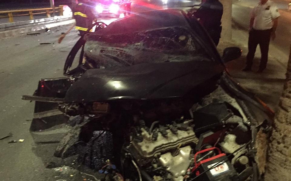 Tras destrozar su auto, lo dejan abandonado en Torreón