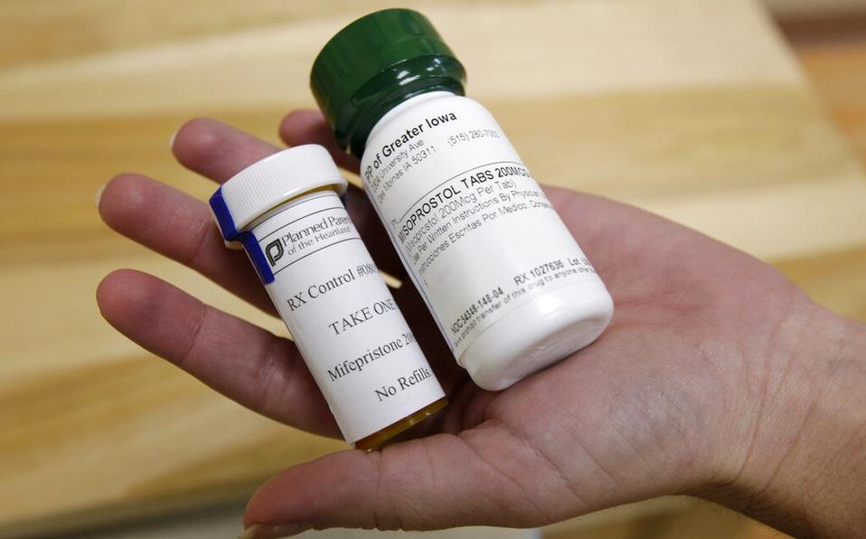 Buscan prohibir fármacos para inducir abortos ante alza en su uso en EU