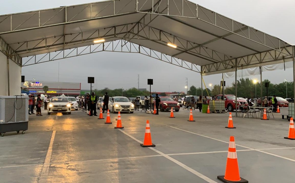 Pide alcalde de Monterrey respetar citas de vacunación anticovid para evitar tráfico