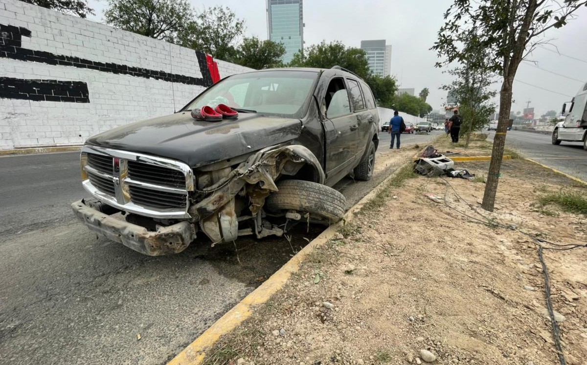 Conductor pierde el control y choca sobre el bulevar Antonio L. Rodríguez