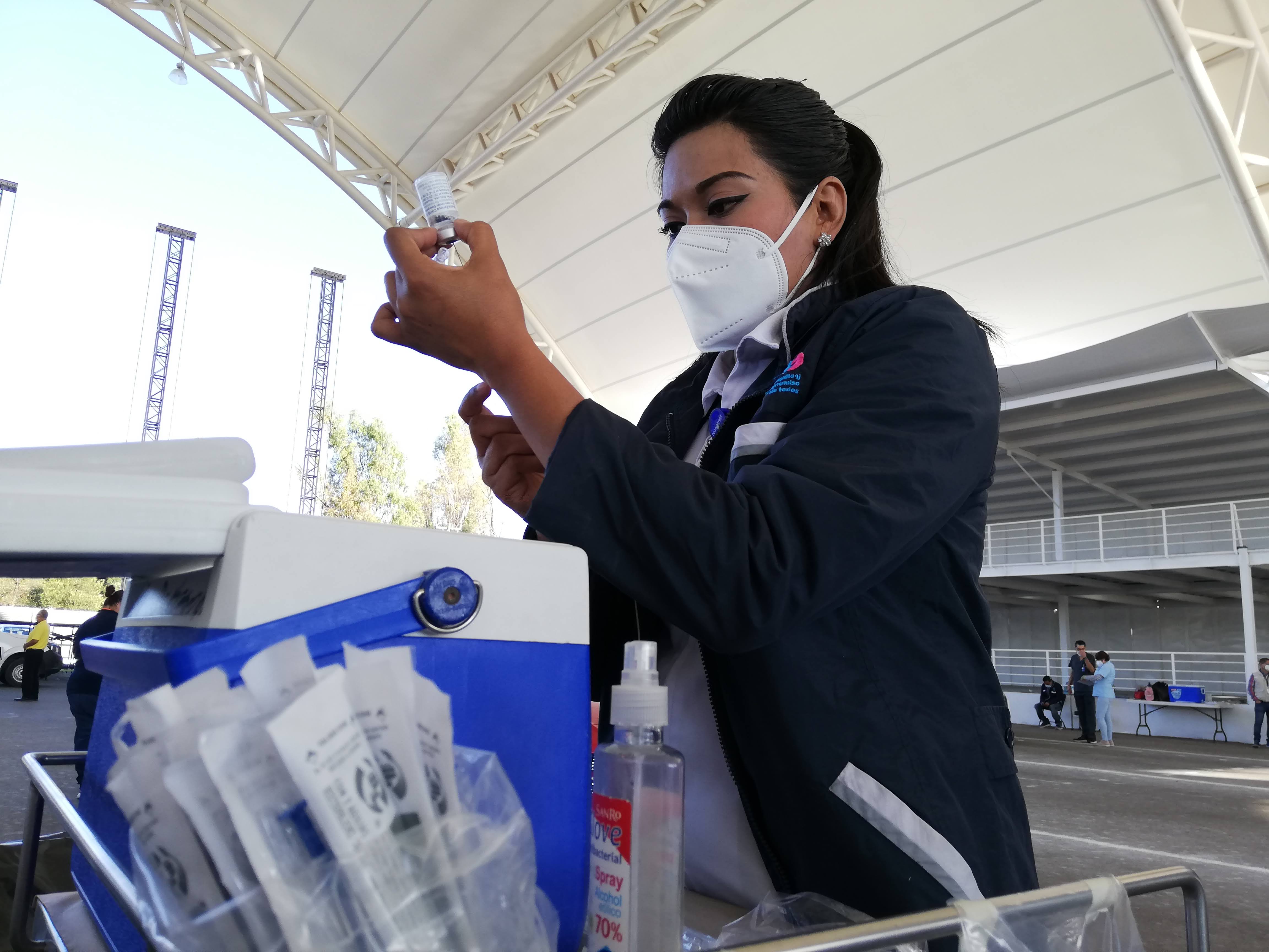 Completa Guanajuato primera dosis de vacuna a adultos mayores