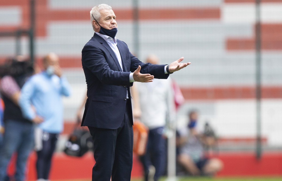 Javier Aguirre, 10 días separado del plantel