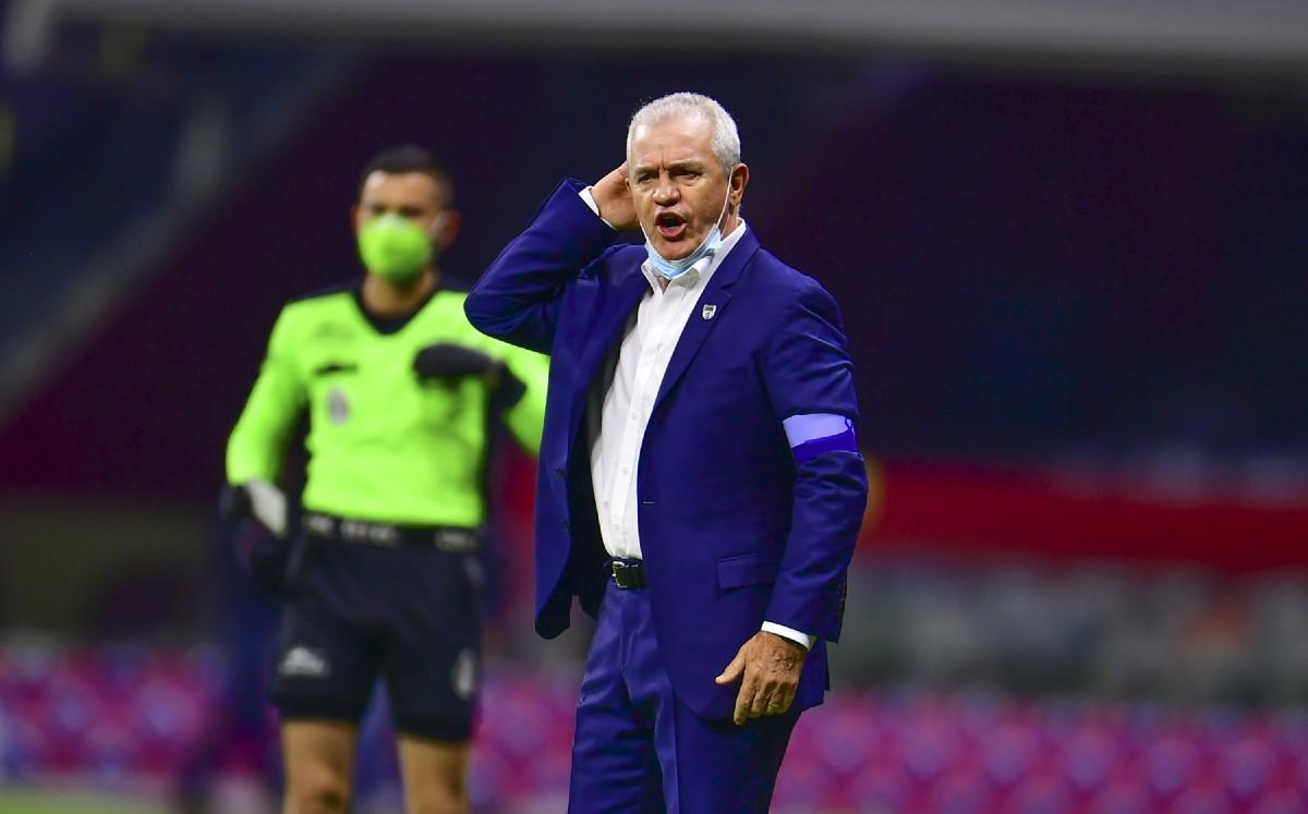 Javier Aguirre da la cara