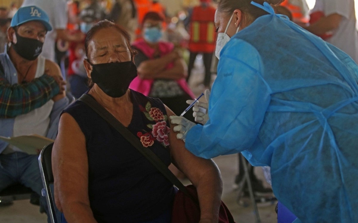 ¡Una más en México! Mujer de la tercera edad fallece tras recibir vacuna contra COVID-19