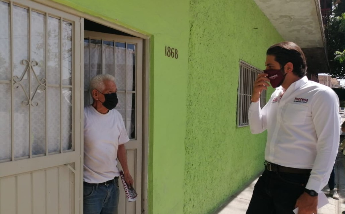 Antonio Attolini Murra recorre calles de colonia Martínez Adame en Torreón