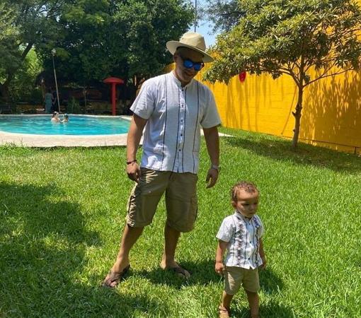 Papá cría solo a su hijo; la madre no lo quiso tener