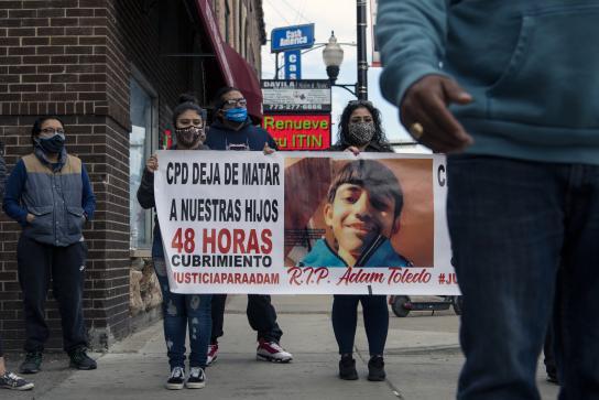 Policía mata a tiros a adolescente de 13 años; afirma también portaba un arma de fuego