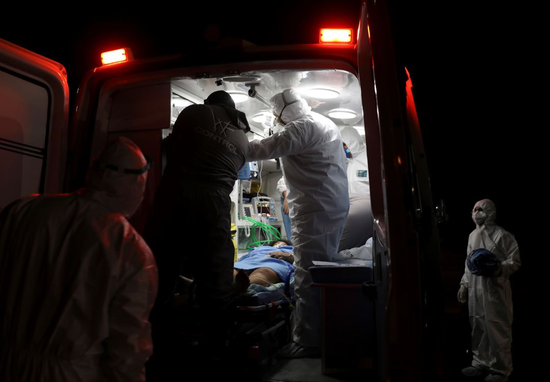 Por miedo a variante del Covid-19, Brasil pide posponer embarazos