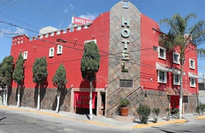 Muere tras sufrir infarto en hotel de Arboledas de Loma Bella