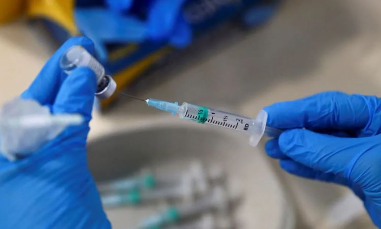 México aplica 556 mil 472 dosis de vacuna contra Covid-19 en un día