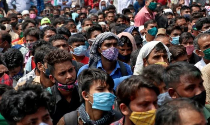 Nueva Delhi asediada por un alza de Covid-19 dejando sin camas y oxígeno a hospitales