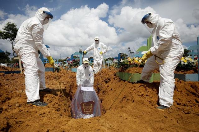 Esperanza de vida en Brasil se ha reducido hasta 3 años por la pandemia del Covid-19
