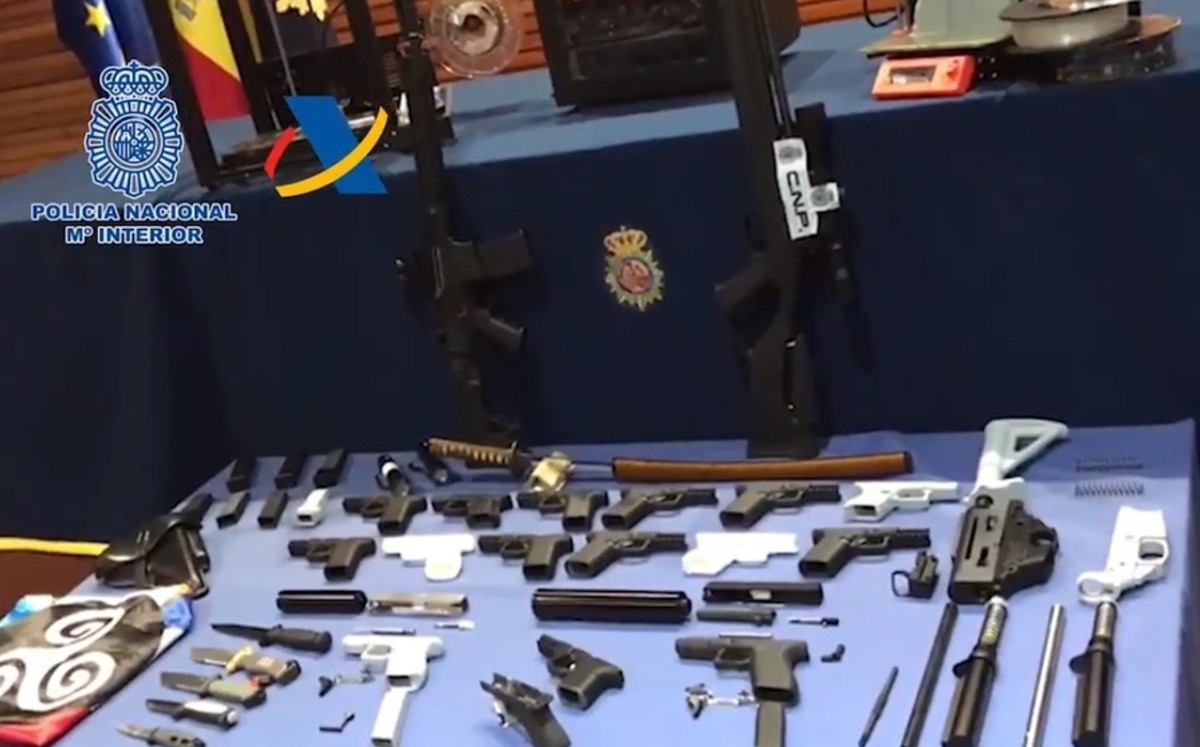 Desmantelan taller que fabricaba armas de fuego con impresora 3D
