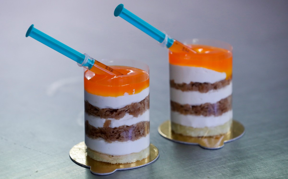 Pastelería ofrece con temática de vacunas contra Covid-19