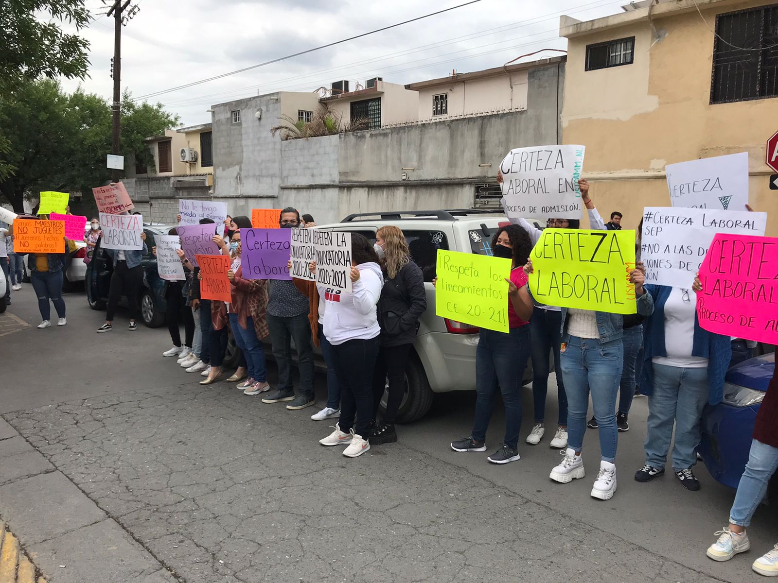 Protestan maestros por modificación de lineamientos para asignación de plazas