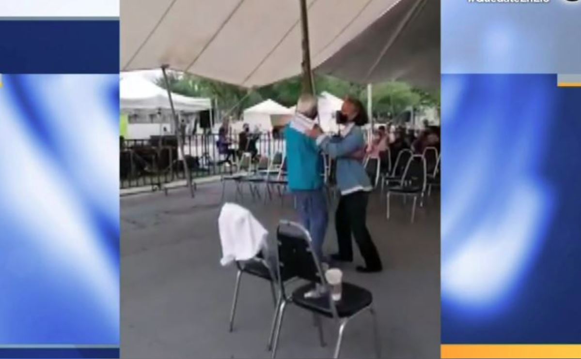 VIDEO: Pareja de abuelitos baila tras recibir vacuna anticovid en Apodaca