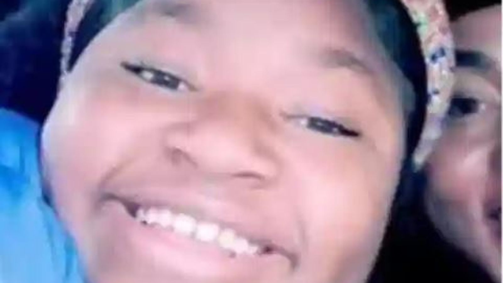 Policía mata a tiros a joven afroamericana, justo minutos antes de la lectura de condena del asesino de George Floyd