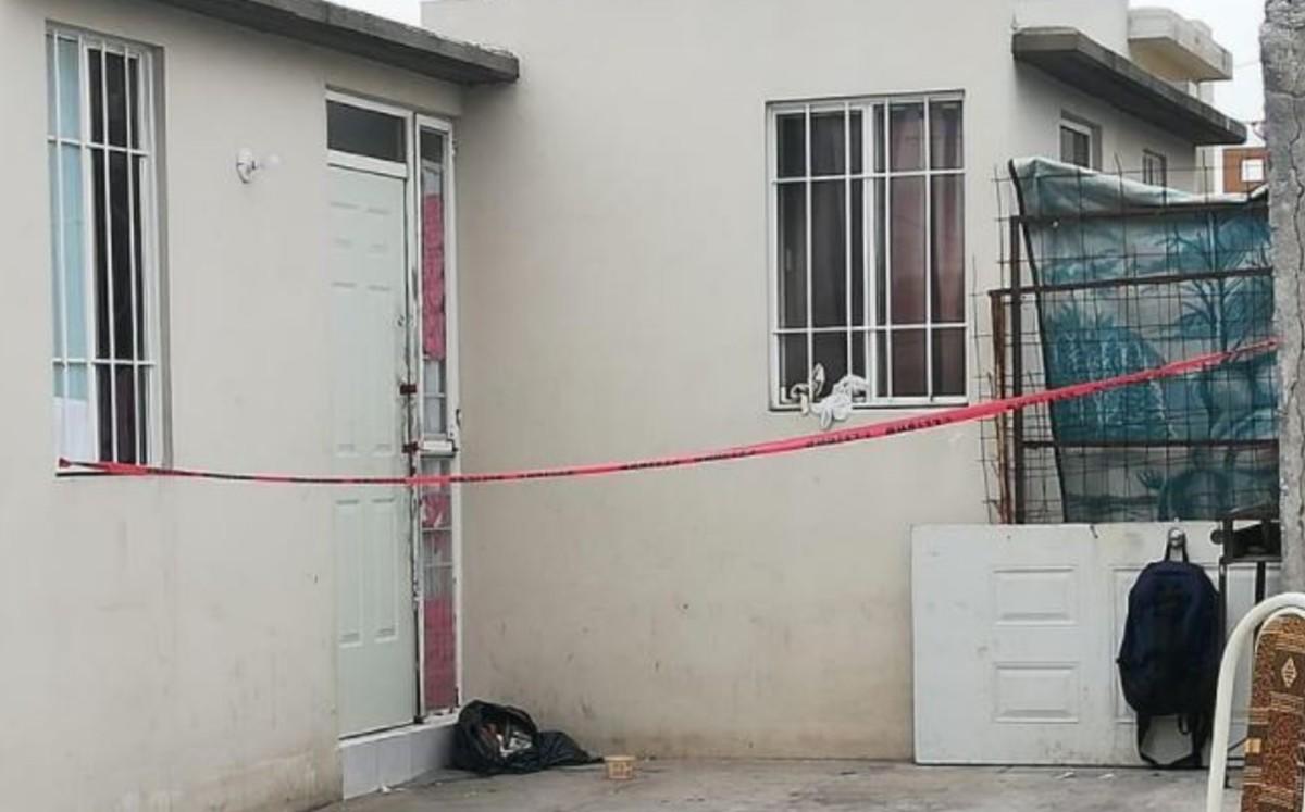 Hijo encuentra muerta a su mamá en la cama con cinturón en el cuello
