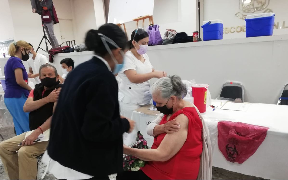 Inicia aplicación de segunda dosis de vacuna anticovid en Escobedo