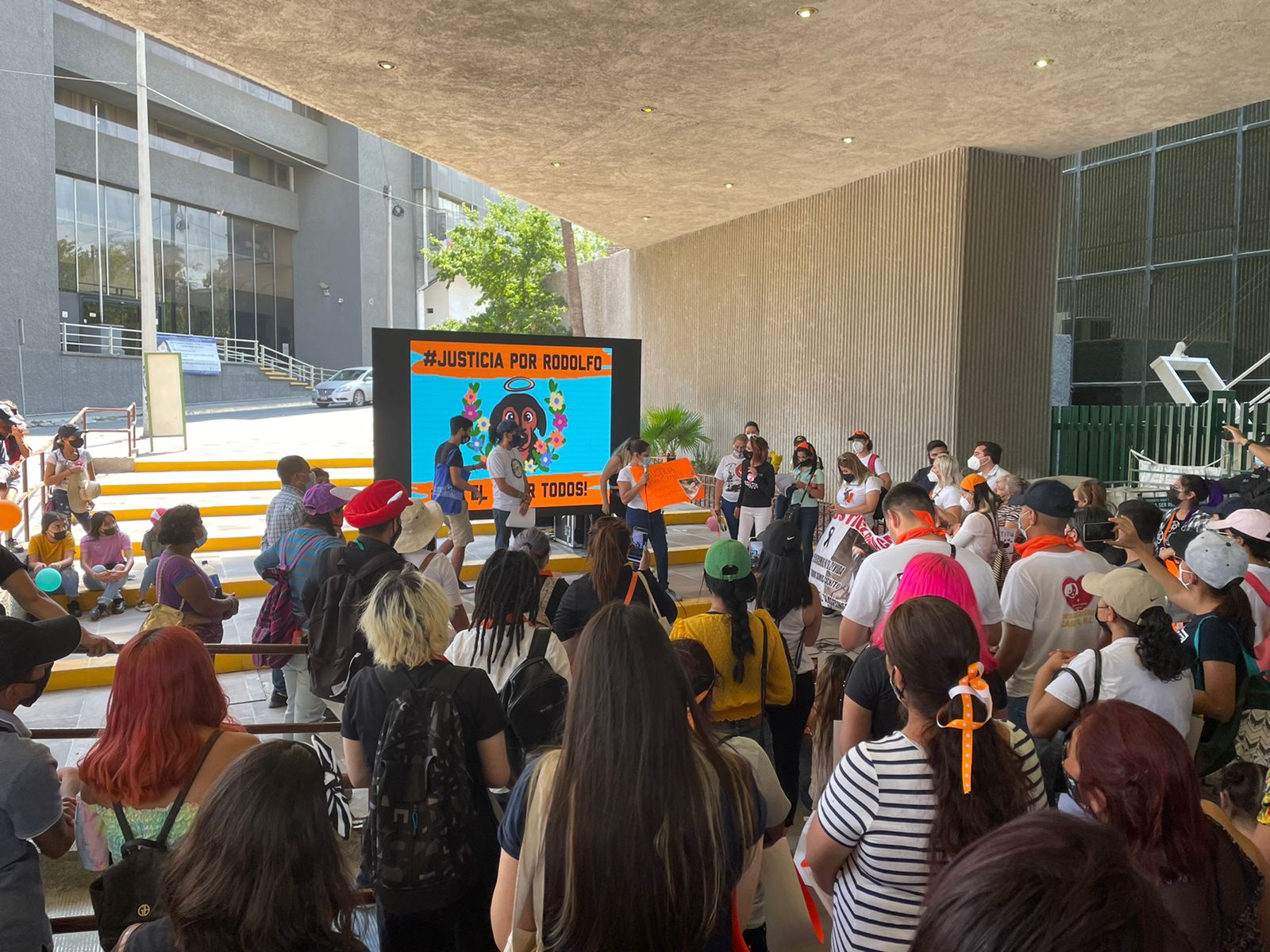 Colectivos protestan en Centro de Monterrey para exigir aumento a penas por maltrato animal