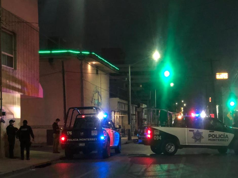 Hombre asesinado a balazos afuera de bar en Centro de Monterrey era el portero del lugar