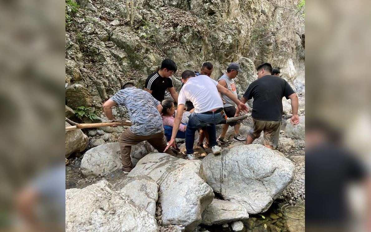 Rescatan a una mujer que sufrió una caída en el Cerro Agujerado